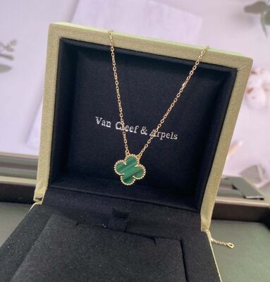 16.54 inches 18k Gold Necklaces 18K Yellow Gold Pendant with Malachite