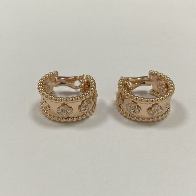 Clavos Van Cleef Arpels 18k de oro Los pendientes de 0,62 quilates Diamante Los pendientes de aro