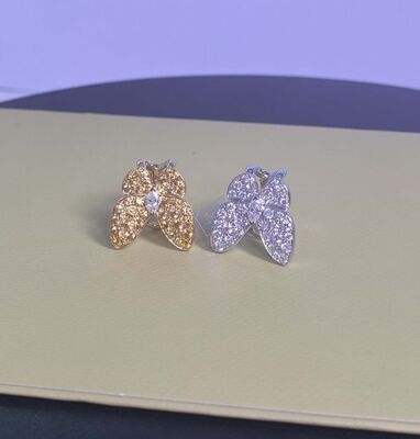 Oro amarillo puro de 18 caratos Dos pendientes de oro mariposa Zafiro y diamantes pendientes de 0,99 quilates
