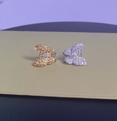 Oro amarillo puro de 18 caratos Dos pendientes de oro mariposa Zafiro y diamantes pendientes de 0,99 quilates