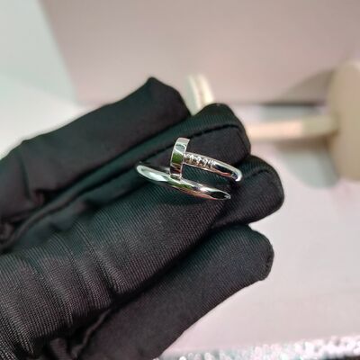 Anillo de oro de 18k y collar de malaquita con 28 diamantes (0.6 Ct)