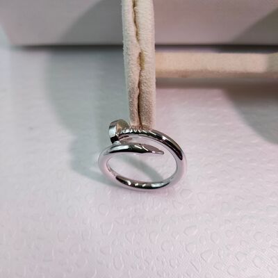 Anillo de oro de 18k y collar de malaquita con 28 diamantes (0.6 Ct)