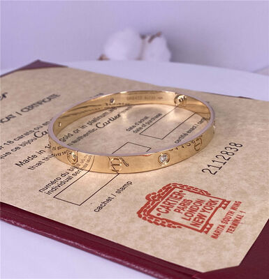 Elegant 18K Gold Bracelet with Lightweight Design Secure Clasp Mechanism and Polished Finish