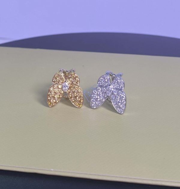 Oro amarillo puro de 18 caratos Dos pendientes de oro mariposa Zafiro y diamantes pendientes de 0,99 quilates