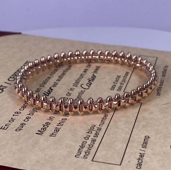 Elegant 18K Gold Bracelet with Polished Surface and Hypoallergenic Material for Sensitive Skin